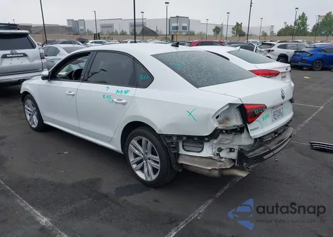 2019 Volkswagen Passat 2.0T Wolfsburg Edition z USA, uszkodzony, nr VIN 1VWLA7A37KC001690